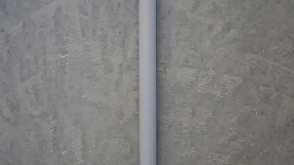 HVI light plus avec mur en béton en arrière-plan