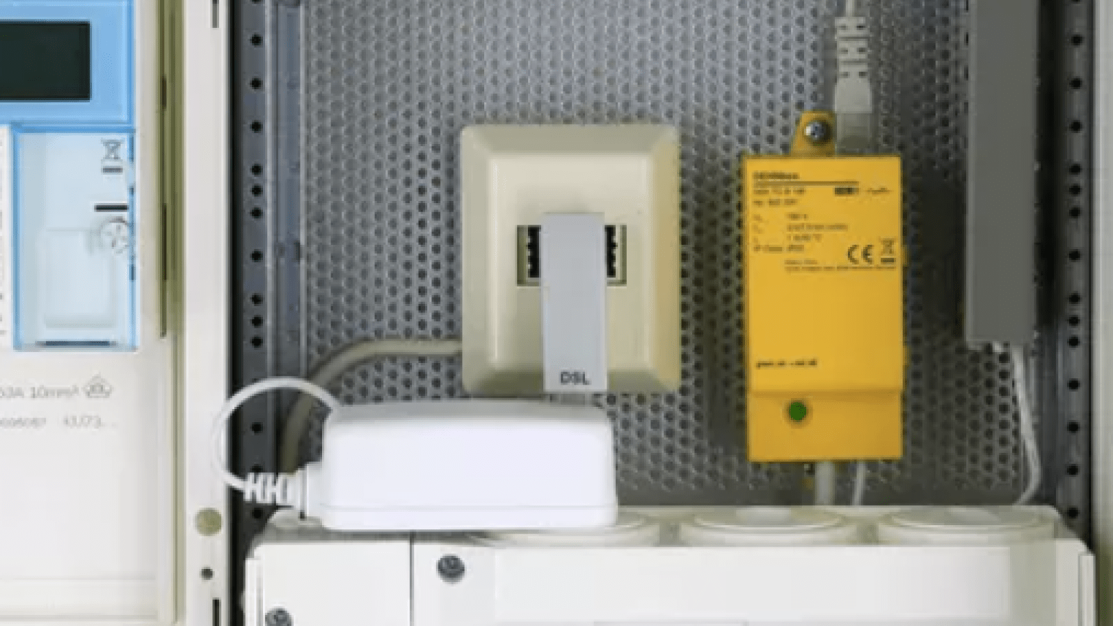 Ecat surge protection for techncal buildings equipment Yellow Line