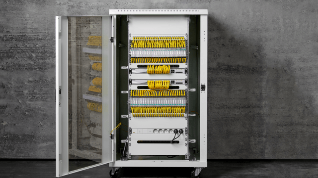 Installation Yellow Line parafoudres courants faibles très basse tension dans armoire électrique