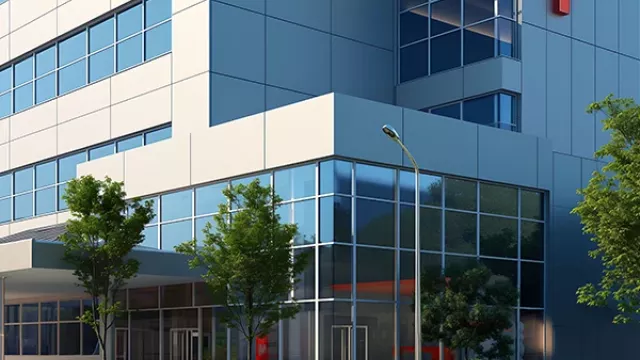 Hôpital avec croix rouge sur la façade latérale.