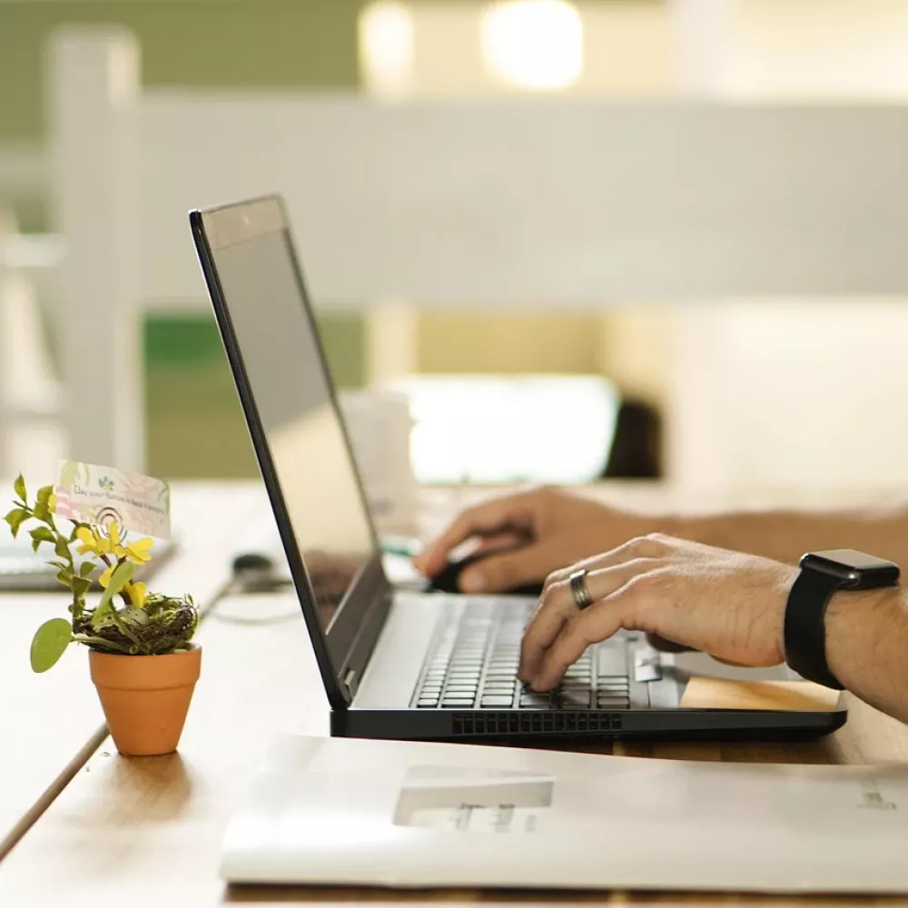 un pc connesso via wifi alla rete, bisognerebbe controllare la sicurezza?