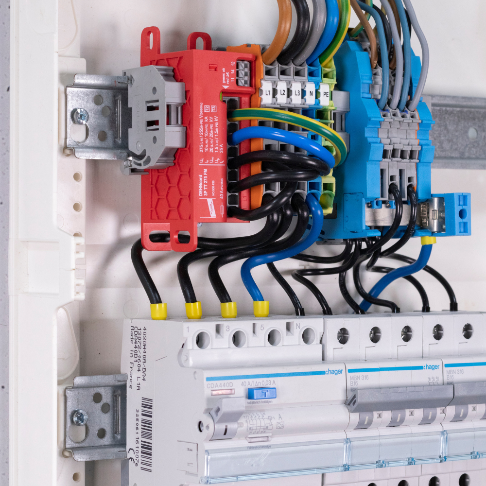 Little residential panel without space, add SPD DEHNcord 3P for surge protection