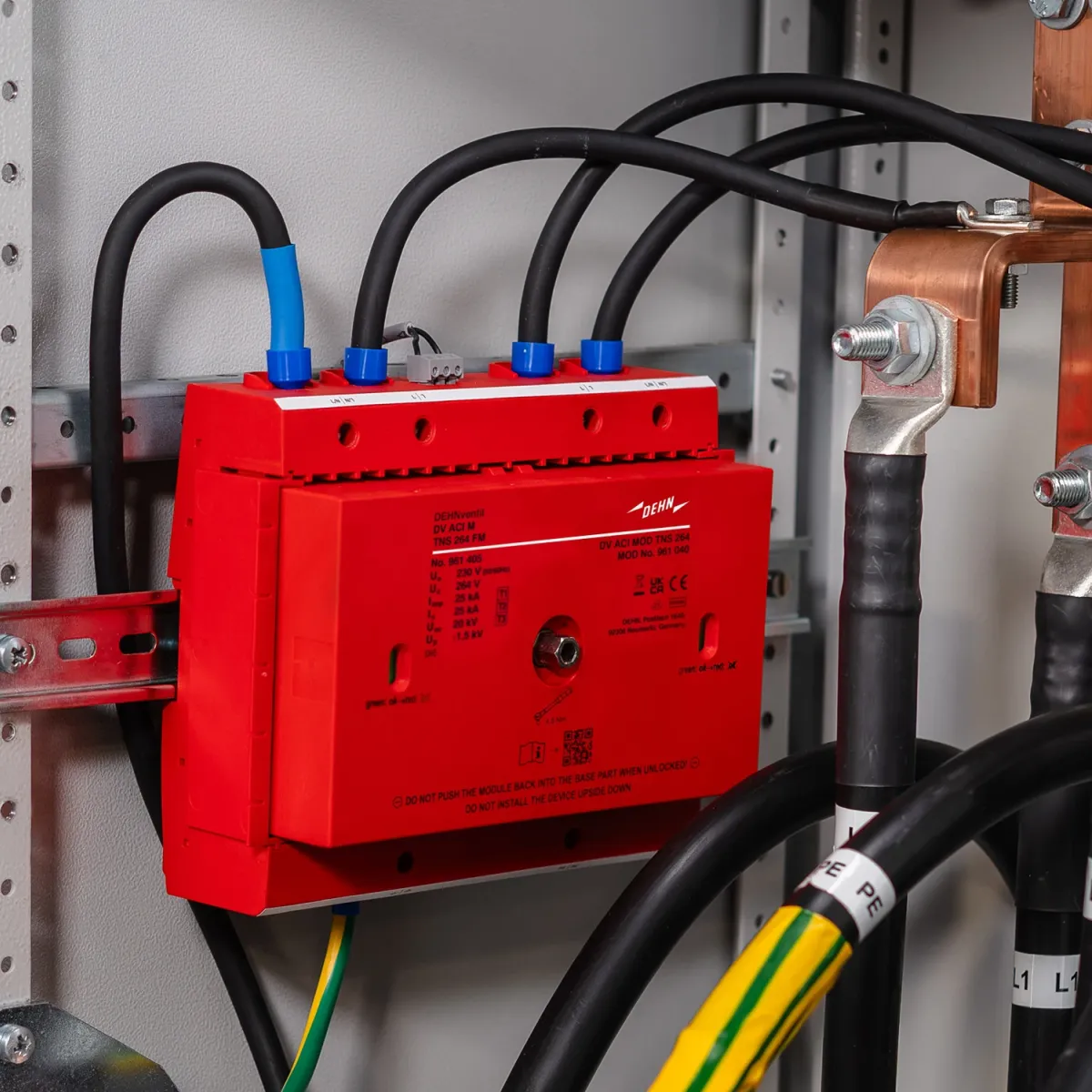Installation du parafoudre DEHNventil ACI dans un tableau électrique industriel